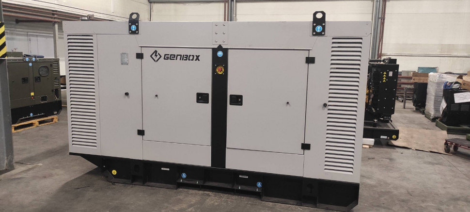 Дизельный генератор Genbox CM50-S в кожухе